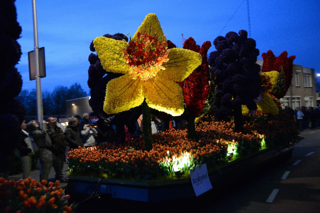 ../Images/Bloemencorso 2015 154.jpg